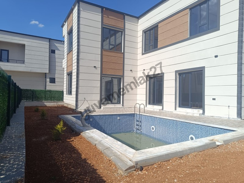 Körkün Mahallesin'de Satılık Bireysel Havuzlu Villa