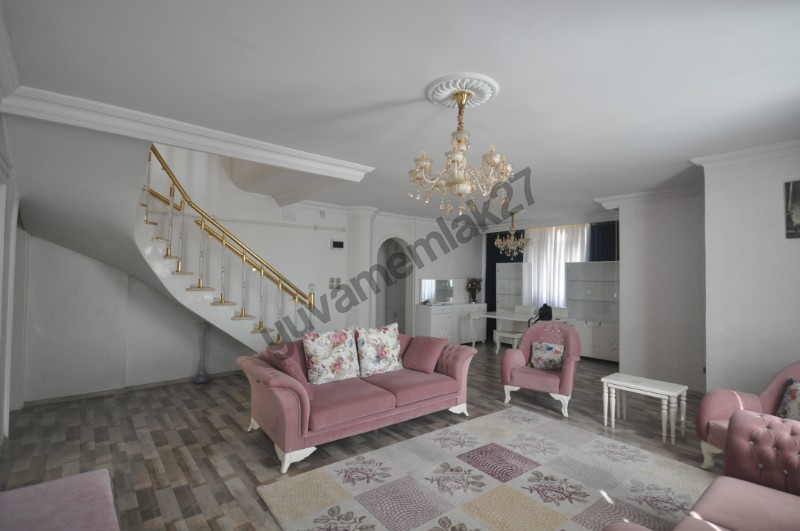 Kiralık Ful Eşyalı 4+1 Dubleks Daire/Fully Furnished 4-in-1 Duplex Apartment for Rent